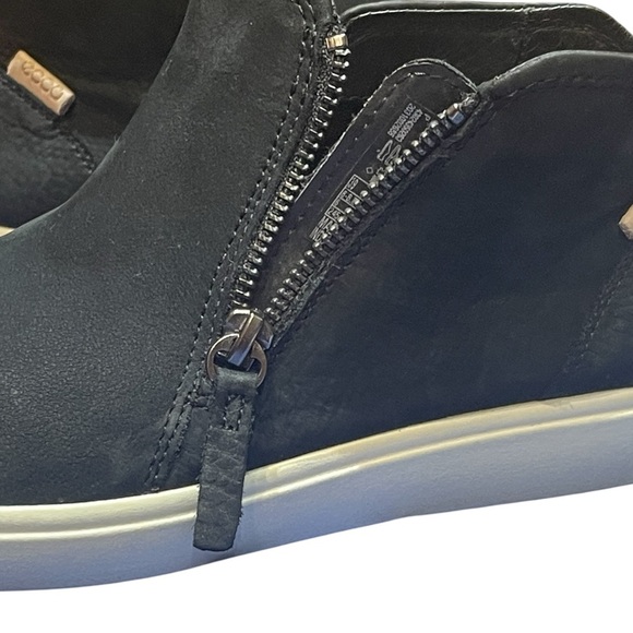 ECCO SOFT NUBUCK LOW ZIP SNEAKER BOOTIES SZ 8-8.5/39 EUC - Picture 5 of 10